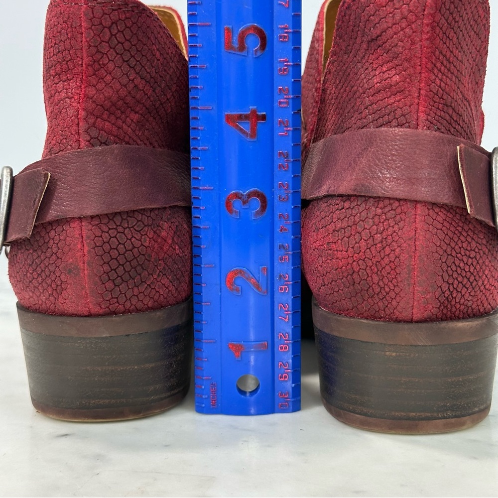 LUCKY BRAND Bernaeh Ankle Bootie Size 8M Red Buckle Cowgirl Moto Suede P… - Picture 10 of 15